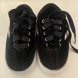 Tretorn Black + Silver Velvet Sneakers Kids Size 9